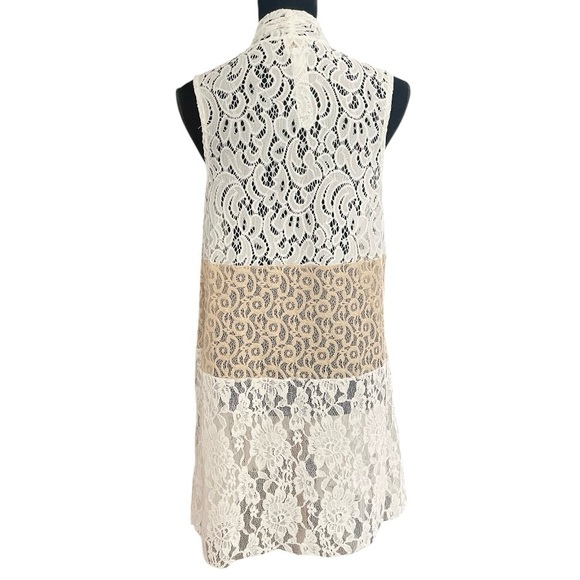 Chicos Mix Lace Tiered Vest Medium Antique White Sheer Boho Chic Casual feminine - Picture 3 of 5